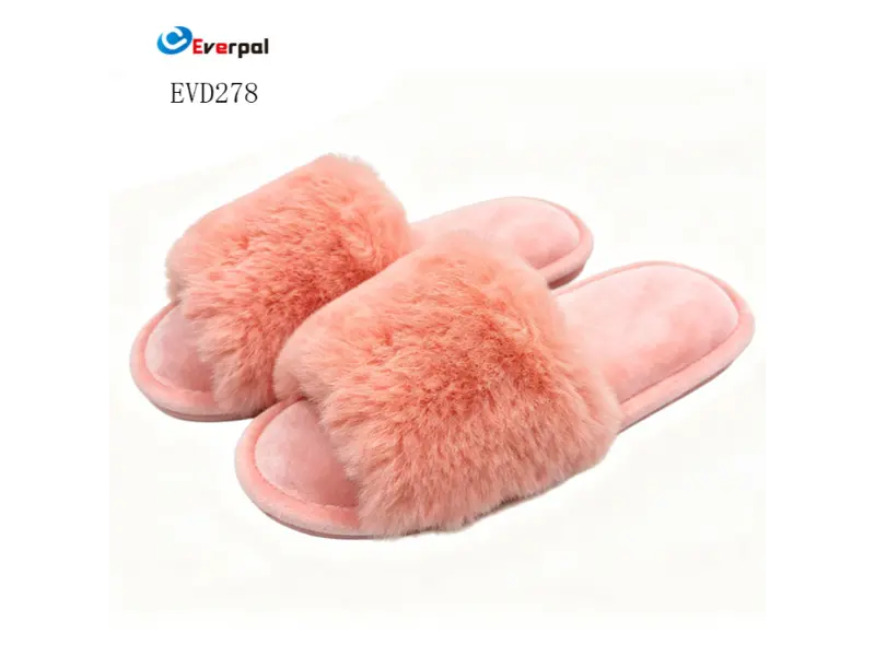 Moteriškos „Fuzzy Fur“ miegamojo šlepetės